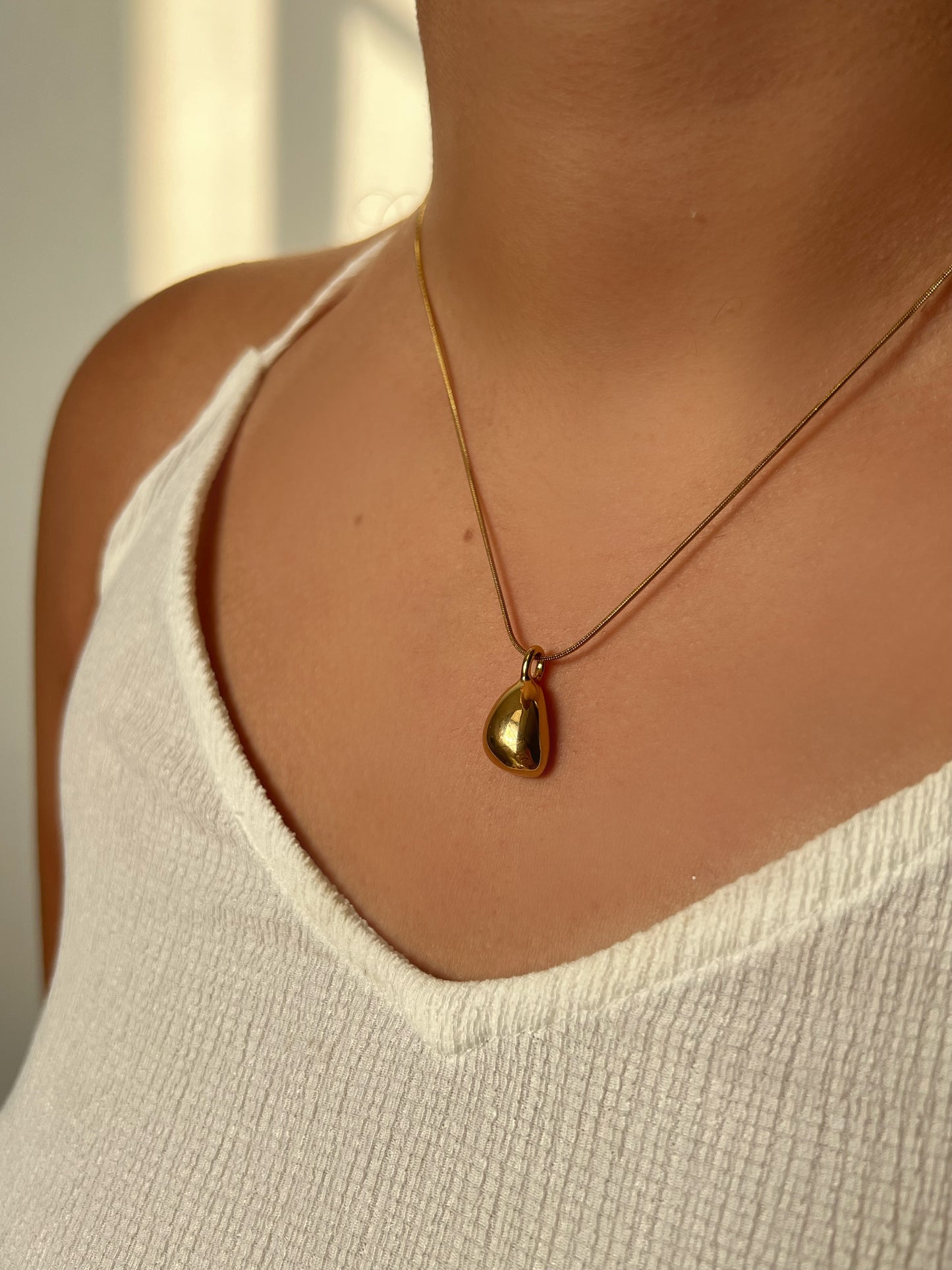 The balloon necklace