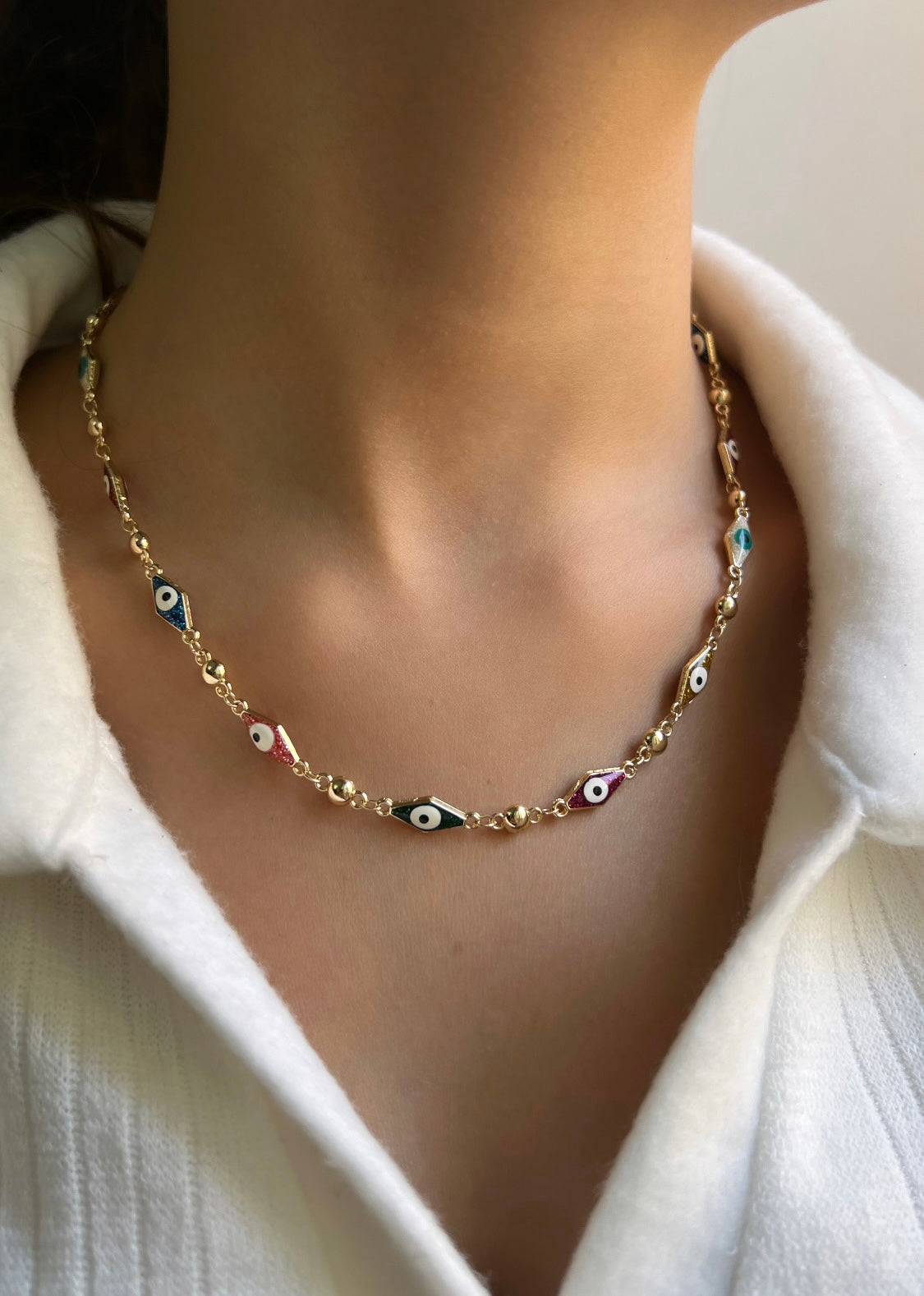 The triangular eye necklace