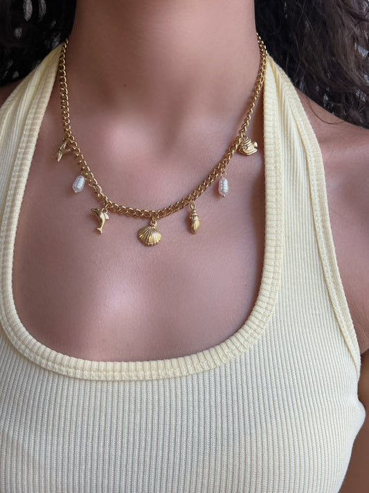 Pearls and shells necklace