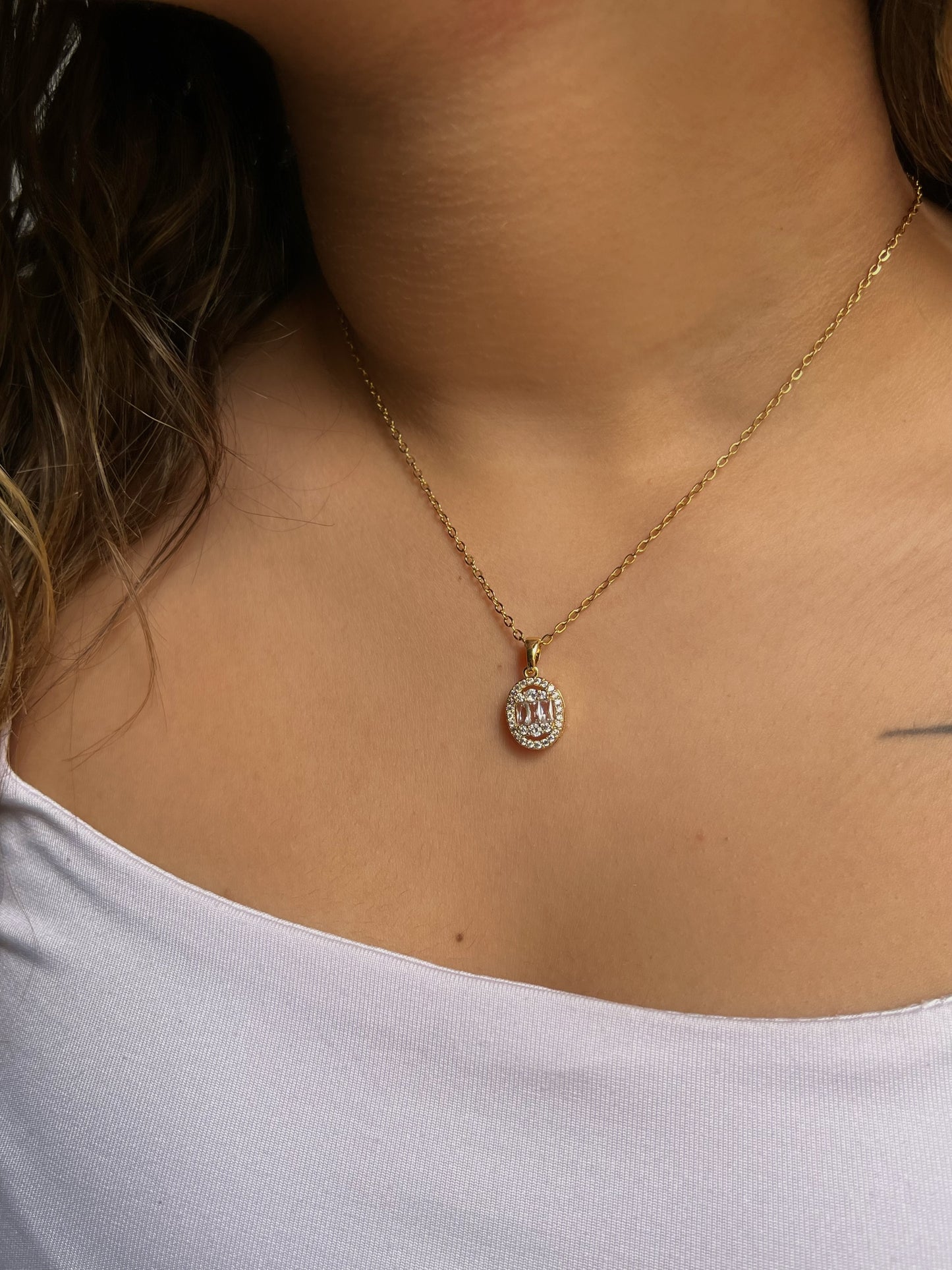 Oval crystal necklace